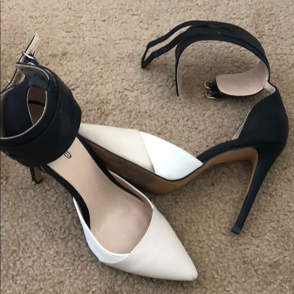 Bebe ankle heel tri color